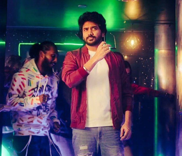 anbarasu_Boss's tweet image. இதான் @Kavin_m_0431 ப்ரோக்கு ஆக்ஸிடென்ட் ஆன வண்டியாம்😲😲 அந்த வண்டி அவ்ளோ டேமேஜ் ஆகியிருக்கு.அப்போ உங்க நிலைமை.நினைச்சு பார்க்க முடில... ஆனாலும் விடாமல் முன்னேறனும்னு நீங்க பண்ன முயற்சிக்காகவே நீங்க பெருசா ஜெயிக்கணும்.கூடவே நாங்க எப்பவும் இருப்போம்.
#AskuMaaroSong | #AskuMaaro