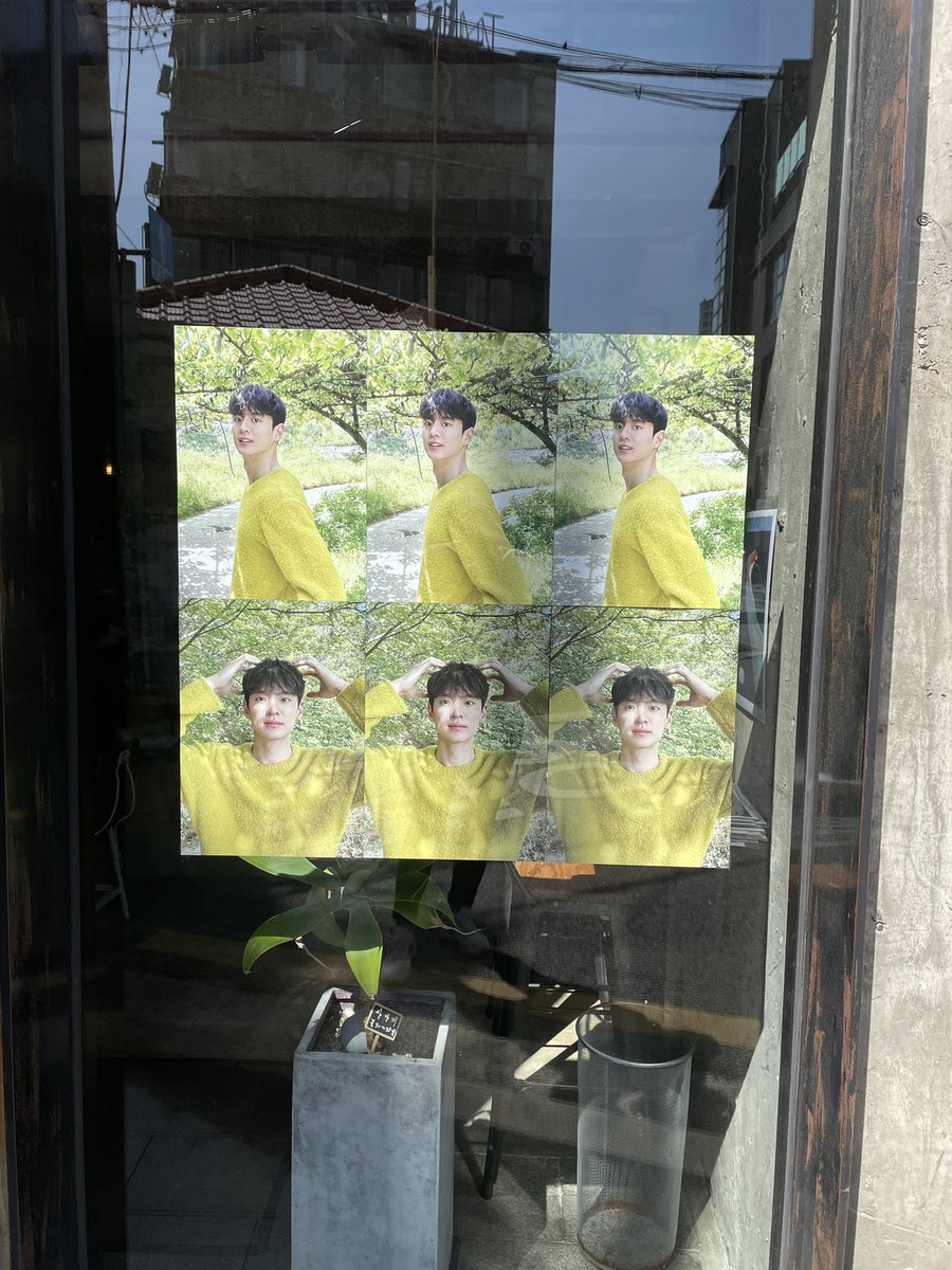 su_inn920401's tweet photo. 안녕하세요 마이드 여러분!
오늘부터 수인님 생일 카페이벤트가 진행됩니다. 생일 당일을 제외한 31일, 2일, 3일 기본특전은 조기마감 될 수 있습니다. 포토카드와 증명사진 외 나머지 사진은 랜덤으로 나갑니다.

#문수인 #생일이벤트 #카페낭만적 #마이드 https://t.co/mQR2d4te0o