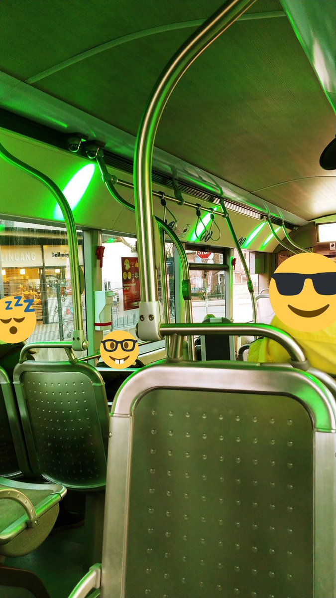 Veelotrax's tweet photo. Bei uns gibt's neue Busse.
Einmal Kurzstrecke nach Night City, bitte!
#Cyberpunk #technobus #waytomatrix https://t.co/NKddjd7qmm