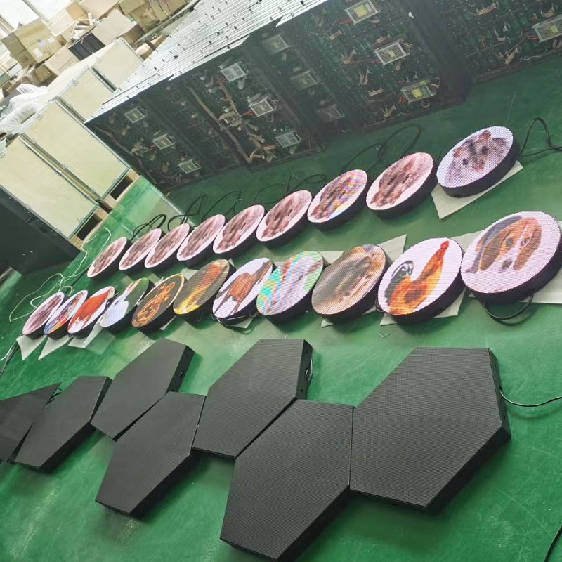 hjyleddisplay's tweet image. indoor outdoor shapes led display panel P4 club use hexagon shapes led display screen is quality-oriented, try? hjyleddisplay.com/indoor-outdoor… #mobileleddisplay #ledtrucklightswholesale