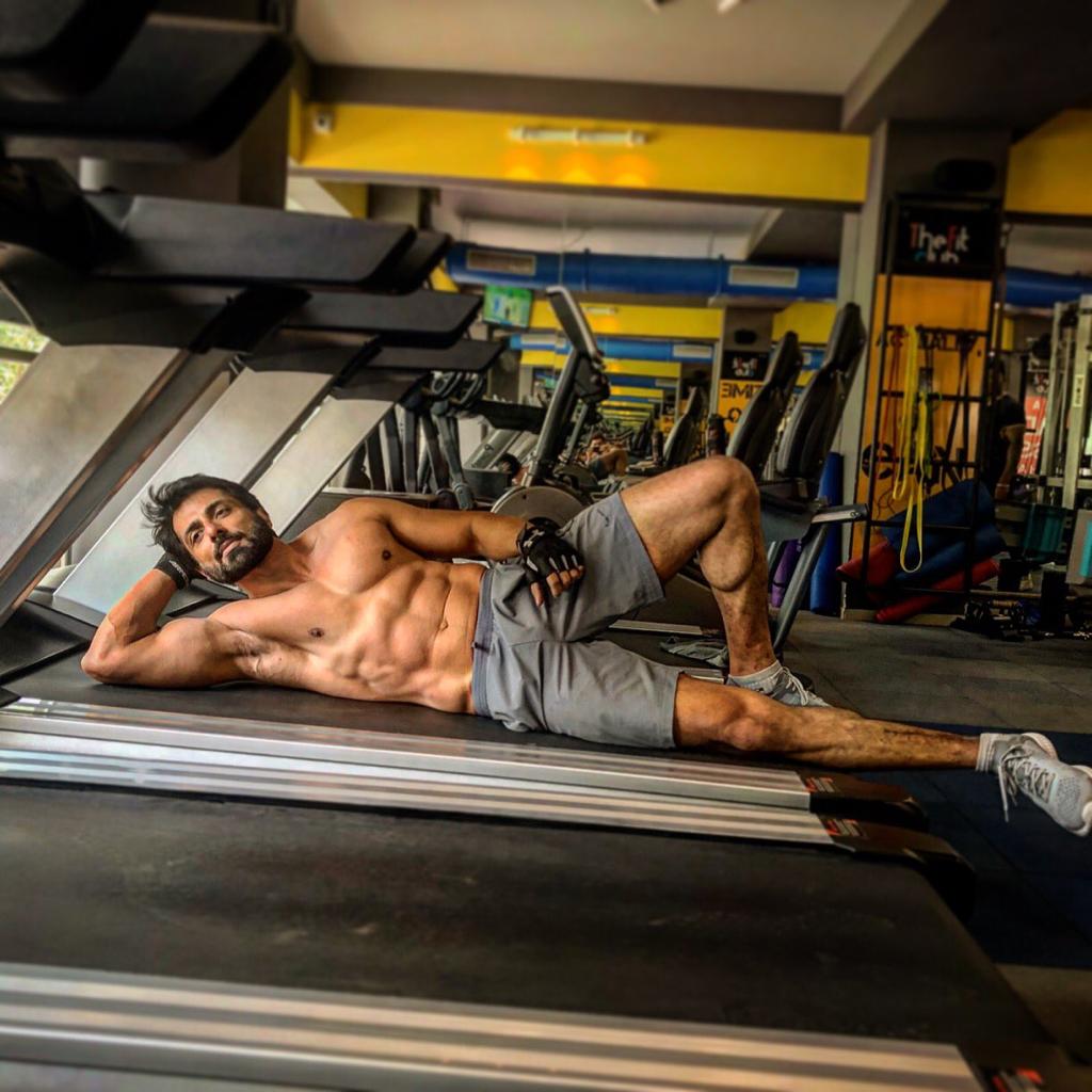 SonuSood's tweet photo. Sometimes you need to relax.
Have a good day. https://t.co/0zkBoHt4WZ