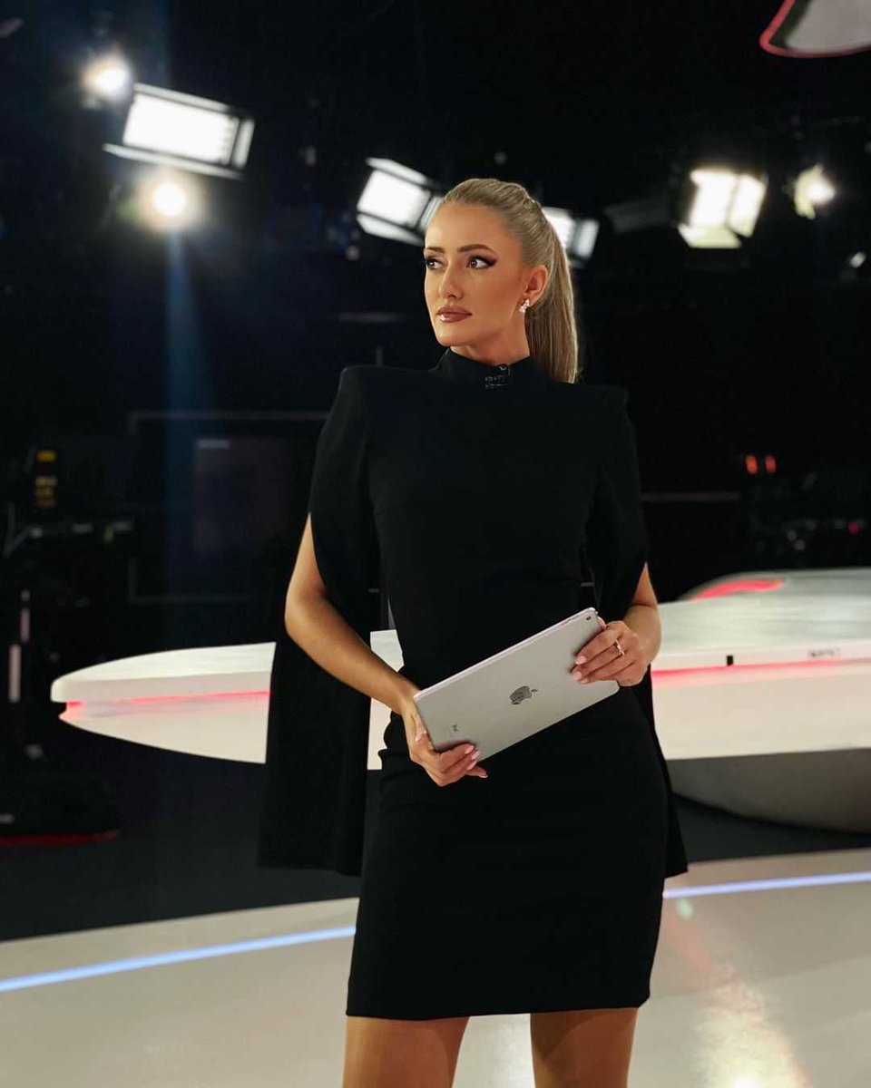 Cioby_Carol's tweet photo. Iuliana Pepene de la #Antena1! https://t.co/WcXZt1Bn0j