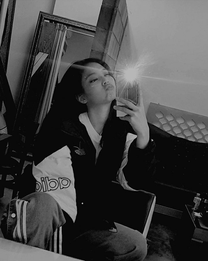 lauren athania tweet media