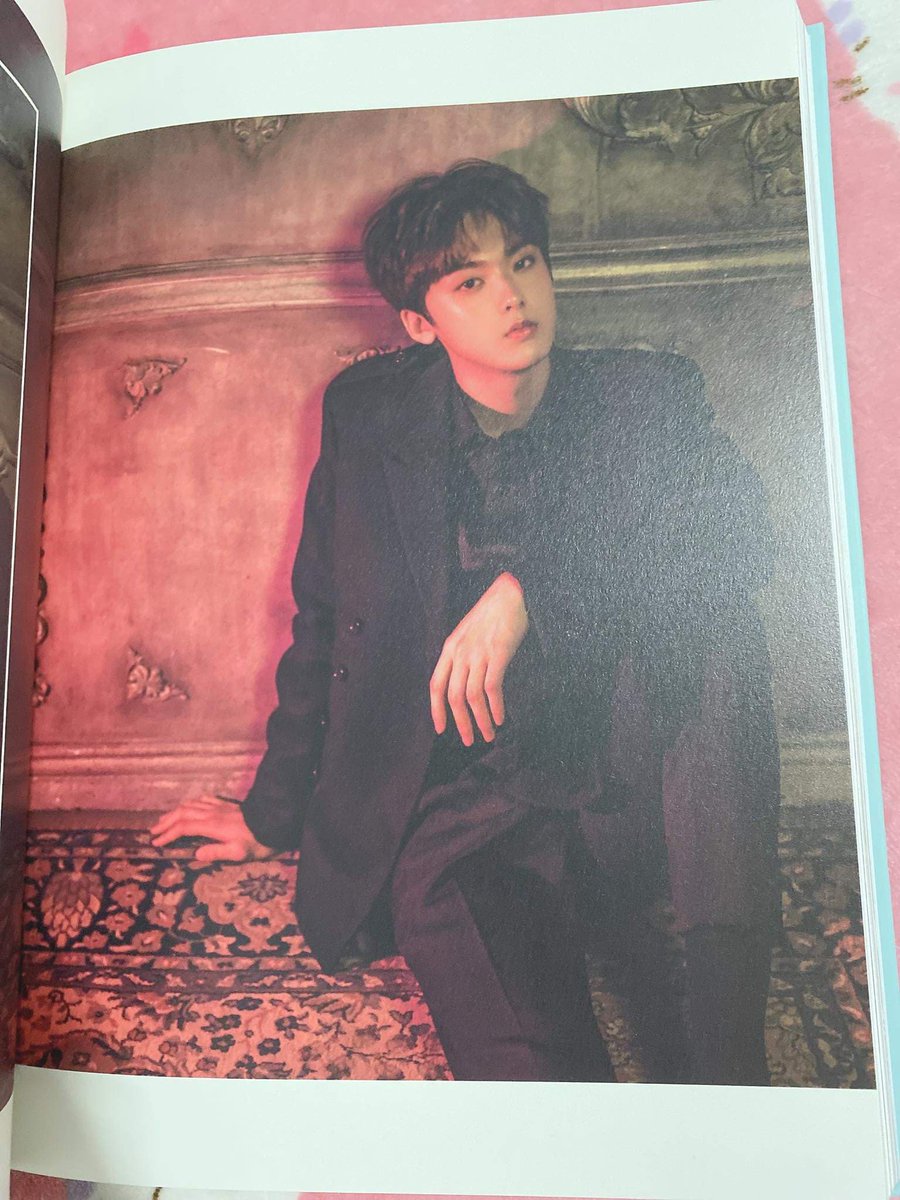 Bii_MyStar's tweet photo. ขาย PHOTO BOOK ASTRO 
ของ MAKESTAR 2 เล่มใหญ่มากมี 200 กว่าหน้า มีเล่มเดียวเท่านั้น สนใจเดม #ASTRO https://t.co/UmhBiqXXlm
