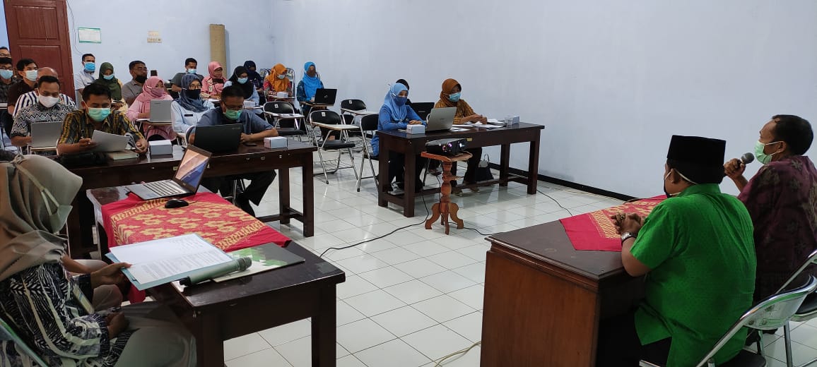 bkpsdm_kabpkl's tweet photo. #SobatASN ingin usul kenaikan pangkat tetapi ribet hrs kmpl berkas saat kondisi pandemi sprt skrg? Tak perlu bimbang &amp; cemas #SobatASN, BKD DIKLAT pny solusinya yaitu aplikasi e-KPP. Aplikasi ini sbg wjd peningkatan pelayanan kepegawaian, tertib administrasi &amp; tentu sj paperless https://t.co/fTuShP0lyt