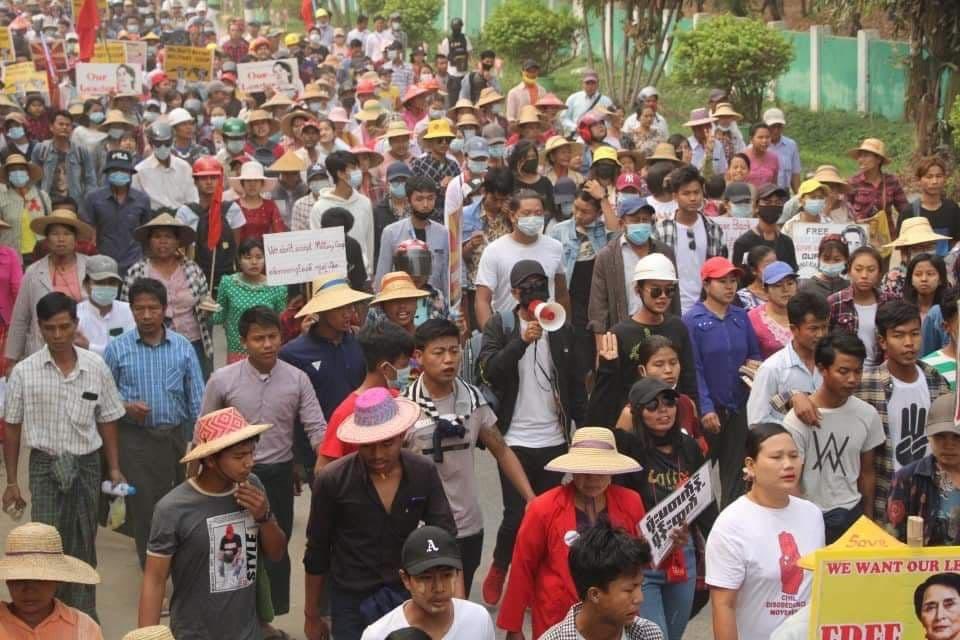 nslwin's tweet photo. Peaceful Protest in Ye-U, Sagaing Region — Happening Now!

#WhatsHappeningInMyanmar #Mar31Coup #MilkTeaAlliance #AntiFascistRevolution2021 https://t.co/xxqEiilj9K