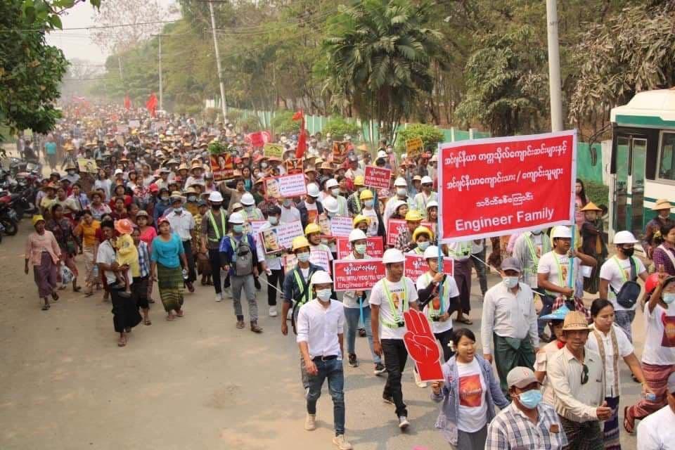 nslwin's tweet photo. Peaceful Protest in Ye-U, Sagaing Region — Happening Now!

#WhatsHappeningInMyanmar #Mar31Coup #MilkTeaAlliance #AntiFascistRevolution2021 https://t.co/xxqEiilj9K