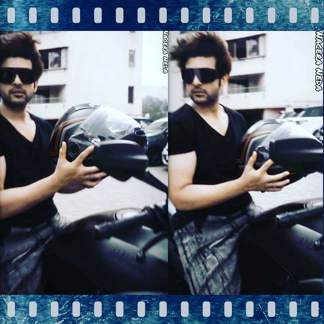 nacera46211425's tweet photo. This are a fiery #clicks @kkundrra i hope #SocialMedia will have soon new emojis that can express the level of confidence,hotness.. that suits you!
#KaranKundrra #KaranKundra ( btw its an amazing work,videos with the #PitchGray )ππ https://t.co/kLmkZFgNb4