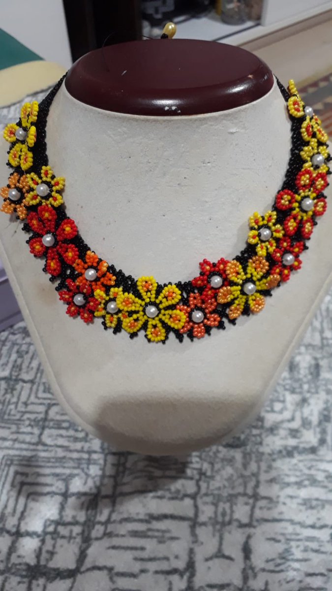 Her doğan günle içinizde yeşeren umut çiçekleriniz hiç solmasın.🌼🌼Sipariş için dm.....
#tak_ör #ciceklikolyemiz #günaydın #çarşamba #necklacedesign #elemeğigöznuru #handmadewithlove #handmadejewelry #keşfet #keşfetteyiz #muğla #fethiye #fethiyeçalış