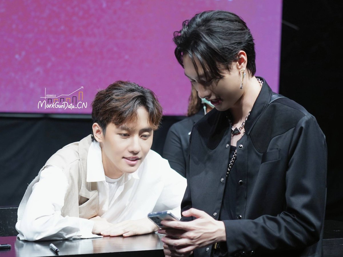 catalinamarkgun's tweet photo. Don't ask about the rivers and lakes,don't sak about the way home,just want to be with you.

不问江湖，不问归途，只想与你为伍。
🖤💛
cr:logo

#gunmark
#marksiwat
#markgun 
#AmmoforGN 
#陈瑞书陈智霆 
#magusMG #มากัส #甜橙夫夫
#MSIWAT #หัวใจศิวัช #陈瑞书
#gunnapatn #นะพัด #陈智霆 https://t.co/Gji0eLhSna