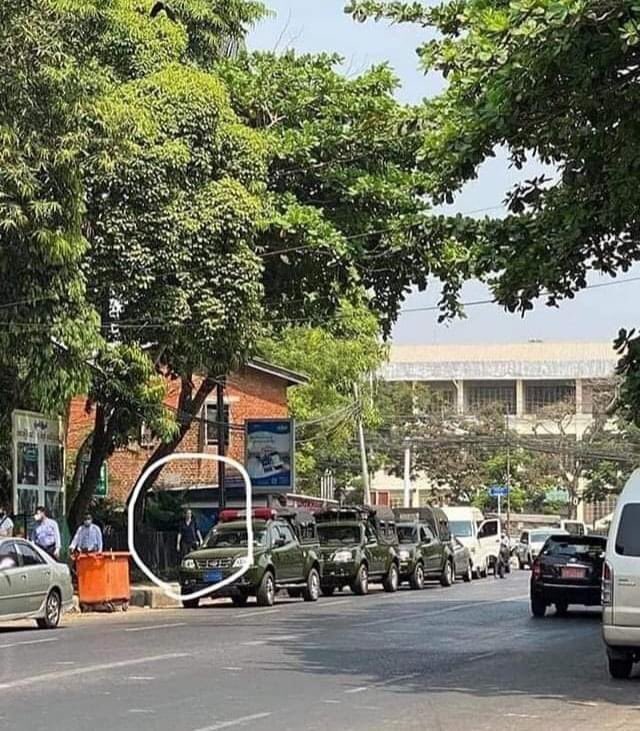MyoHHSan's tweet photo. Is a reporter reporting with security?#AgainstMyanmarMilitaryCoup #WhatsHappeningInMyanmar #coupmustfail #31march2021 https://t.co/yoSh8mc5ul