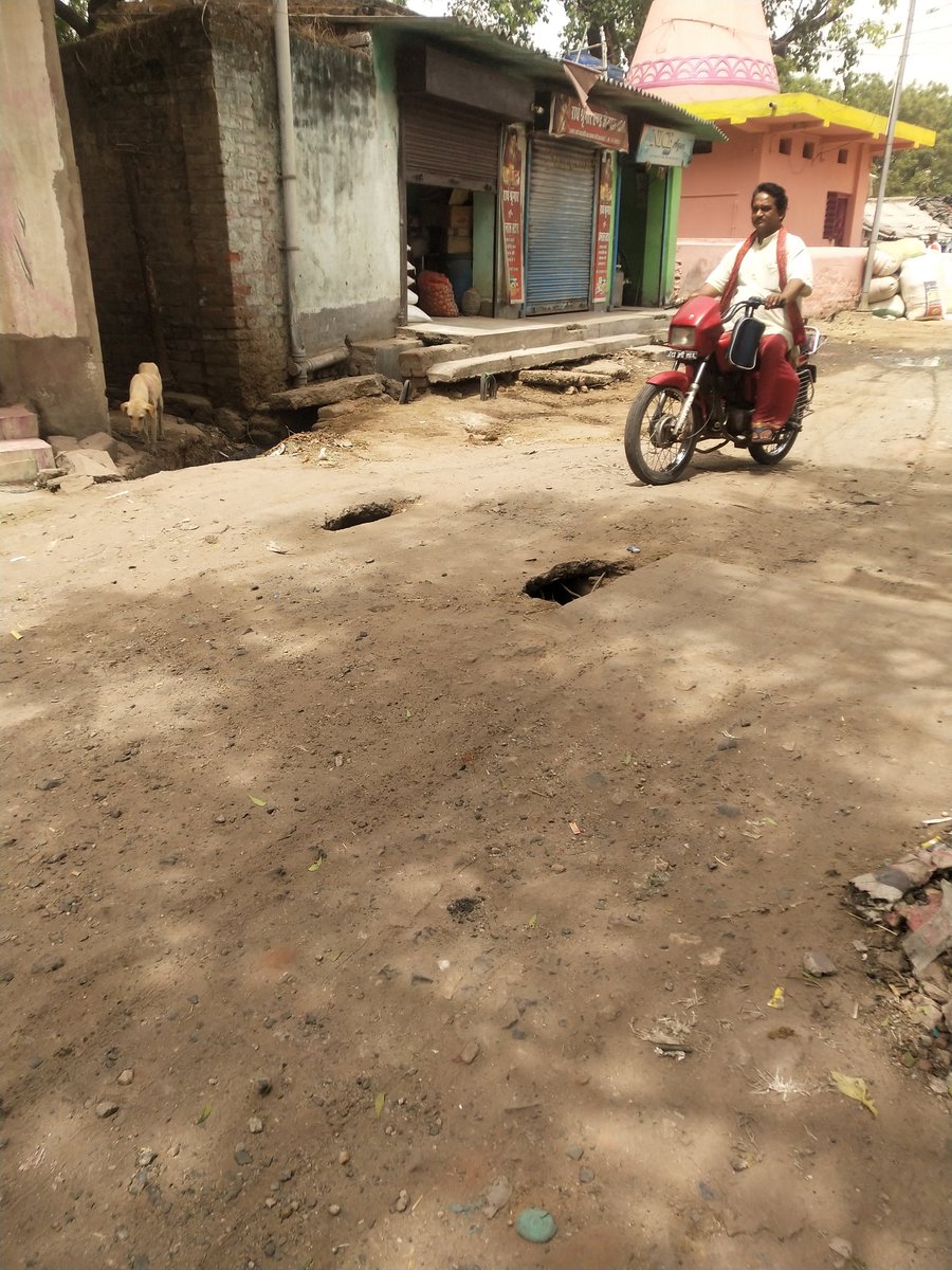 RealInd08981806's tweet photo. Pathetic situation of road at Gandhi Nagar, Dhanbad from last 1.5 yrs.. People are forced to live in such worst conditions.. Request @JharkhandCMO @DhanbadC @WeAreJharkhand @HemantSorenJMM to take action on the same.. https://t.co/gxtaDYGwff
