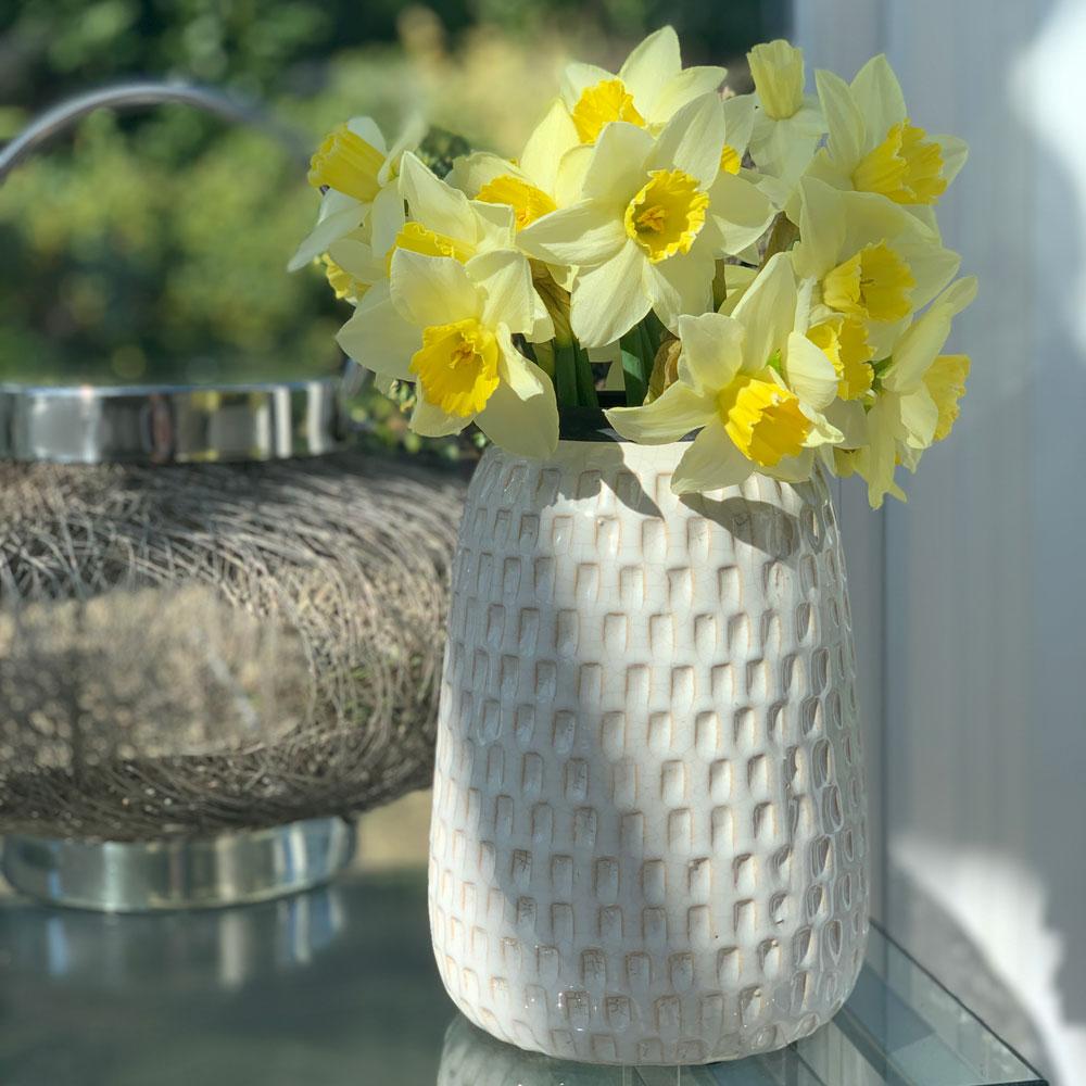 DuckBarn's tweet photo. Perfect for your daffodils, bring the Spring in with one of our gorgeous vases π
πhttps://t.co/1mVHnc3d56
#springflowers #vases #freshflowers #bringthespringin #interiordesign #beautifulhomes #daffodils #duckbarninteriors https://t.co/q1kwkuN8O8