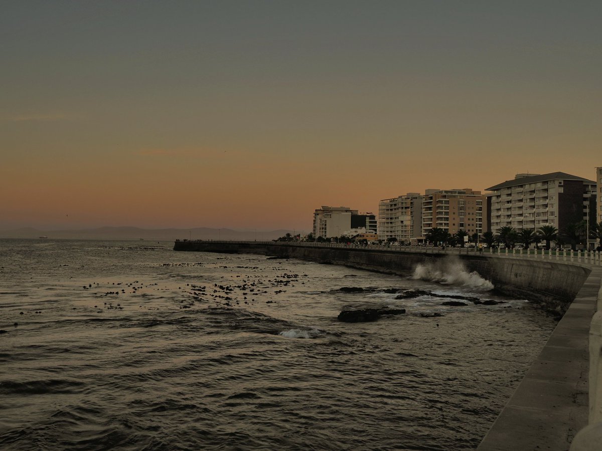 mylimeboots's tweet photo. Early evenings settling into my new spot for the next two days in #CapeTown at #LaSplendida. This city captures my heart anew, each time I visit.
#NewmarkExperiences #NewmarkHotels #BecauseSouthAfrica #ShareSouthAfrica https://t.co/ZfN2YlfXZn
