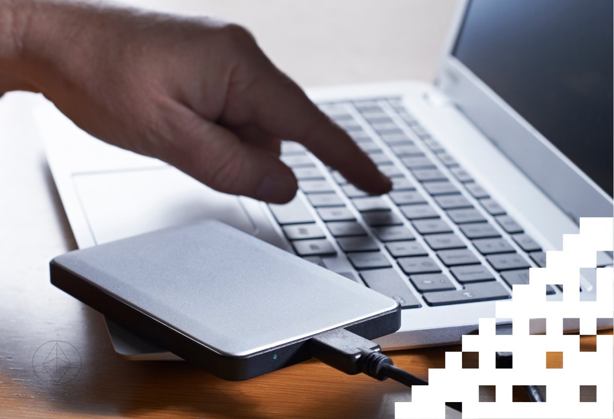 darius_tech's tweet photo. On #WorldBackupDay we'd like to remind you of the importance of saving your data and having regular backups! Protect yourself and your business from losing valuable information. 

#SaveYourData #Backup #CloudTechnology #DigitalTech #Data https://t.co/4PiLcRGGAt