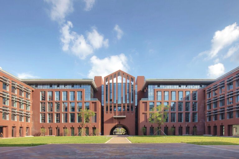 Lopochina's tweet photo. LOPO provided nearly 80,000 square meters of terracotta cladding products for this project, including a variety of Long format Brick, handmade clay tile, terracotta panels and terracotta baguettes.
https://t.co/YtNVOjTtTH
#architecture  #construction https://t.co/WBcki6InDw