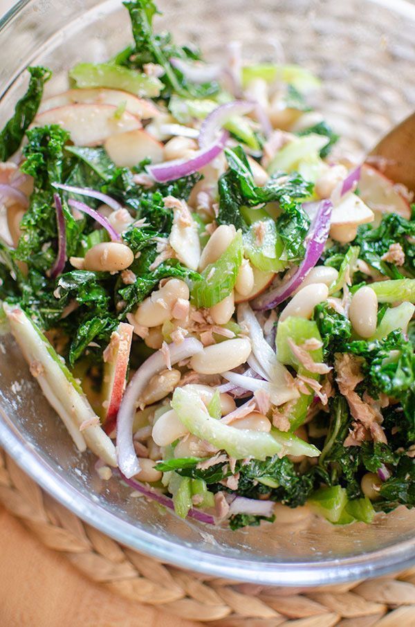 Living_Lou's tweet photo. You’ll LOVE this kale white bean salad with tuna + a homemade salad dressing. 💕
The salad uses kale, lemon, white beans, tuna, celery, apple + onion. The dressing calls for lemon, garlic, maple syrup + olive oil.
RECIPE: https://t.co/D6sMQ4Q4H2
#salad #cookinginquarantine https://t.co/SHwD9eGq9P