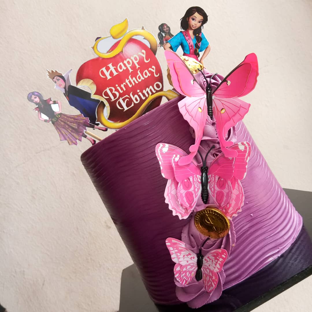 cakesbyruthieee's tweet photo. A descendants cake!! ๐๐๐๐#buttercreamcake #disneydescendantcake #descendantscake pls kindly RT ๐๐พ๐ https://t.co/JXDSzgI4uu