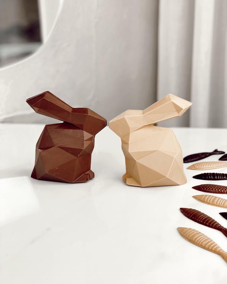 DaubignyFanny's tweet photo. The Easter bunny revisted in origami by @AnneSophiePic for the pleasure of the little ones but especially of the adults 🐰🙌
@AnneSophiePic #womanchef #easter #chocolate #foodart https://t.co/PaXp1nqECU