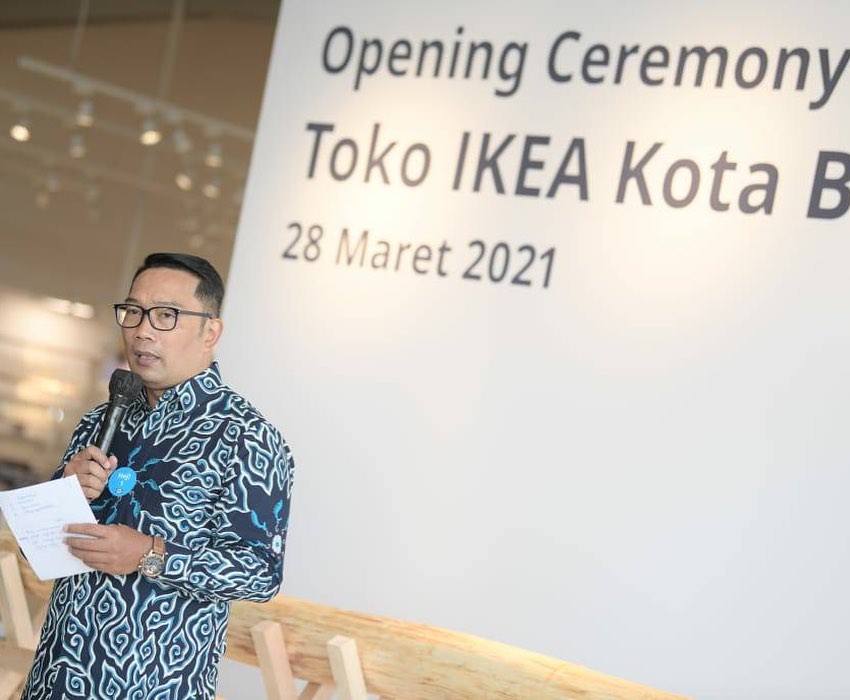 IKEA Kota Baru Parahyangan resmi dibuka, karena pihak IKEA menilai ekonomi Jawa Barat sudah menunjukkan tren membaik. Alhamdulillah.

Karya-karya UMKM Jawa Barat juga menghiasi berbagai sudut di toko furniture dunia ini, sebagai komitmen kolaborasi dengan sumber daya lokal.