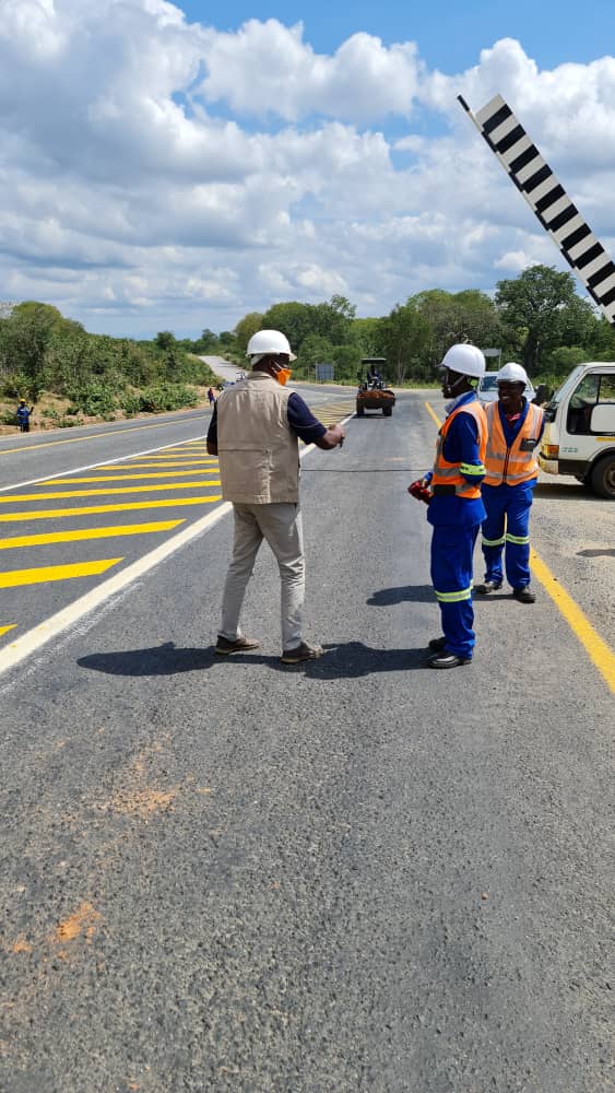 kromount's tweet photo. At Kromount Technologies we are honoured to be part of this outstanding project. From the roaring sound of crushing aggregates at our Vuti Quarry Mine to construction staffing in collaboration with our partners. Congratulations team, partners, Ministry of Transport &amp; Zimbabwe https://t.co/gj5jK1TUQb