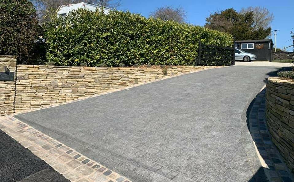 Are you after a premium looking driveway which stands out from the rest? Our stunning Invicta paving features a hard-wearing, vibrant finish providing a sparkle that can't be missed! 

Beautiful installation by  <a href="/DanDmuzz/">m&s paving</a> using our Invicta Block Paving in Onyx 😍👏 #brettapproved
