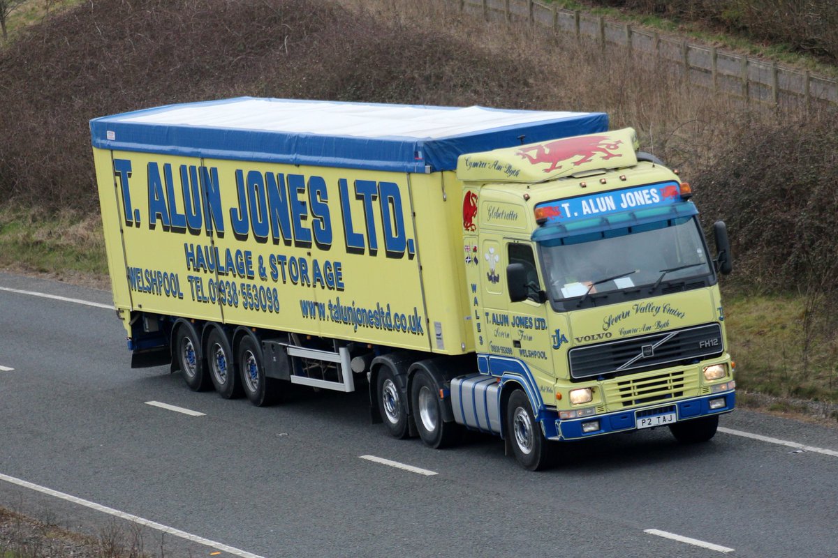 truck_tt's tweet photo. Walking floor Wednesday and rolling back the years with T.Alun Jones @volvotrucksuk @knapentrailers @VolvoGroup @talunjonesltd https://t.co/56P7TIbgmy