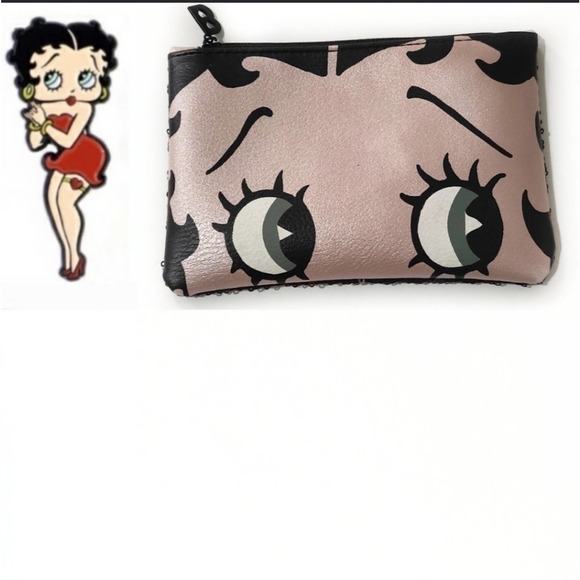 gailstaub1's tweet photo. So good I had to share! Check out all the items I'm loving on @Poshmarkapp from @ClosetDarose #poshmark #fashion #style #shopmycloset #funko #anyahindmarch #bettyboop: https://t.co/TBC8jV2xwI https://t.co/QFgLpFxaya