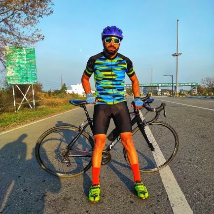 Mahika_Gull's tweet image. تعرف کے محتاج نہیں - آدل the record breaker 
#Kashmiris #cyclingpassion  #sportsengine