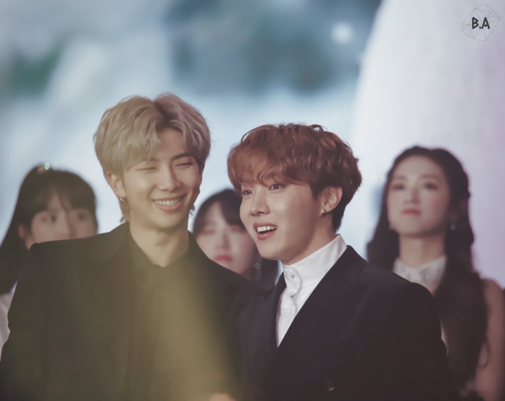 seokjinmylabsss's tweet photo. this kim namjoon and jung hoseok sequence photo https://t.co/RSRpbSvErX