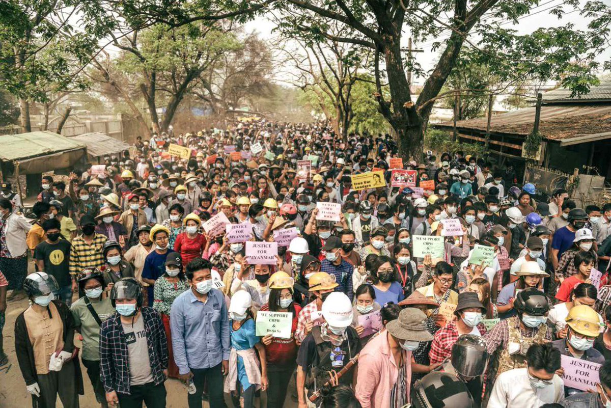 hannayuri_twt's tweet photo. Powerful Crowds of Civilians  Strike against the military coup .Happening now in Manywa ,Myanmar.

UNSC ACT NOW
#Mar31Coup
#WhatsHappeningInMyanmar
#forceavote
#MilkTeaAlliance https://t.co/BT1X5VT4tG