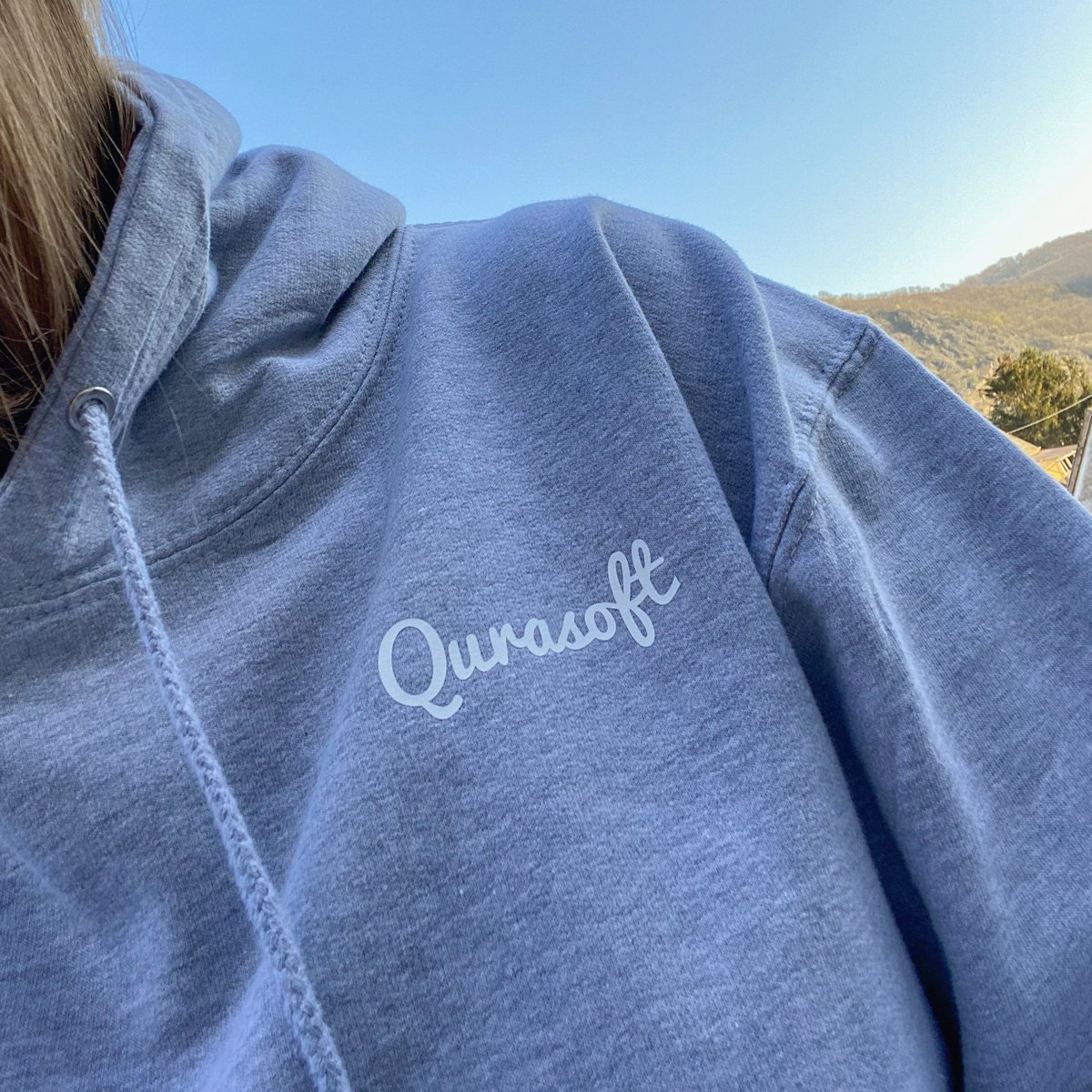 SaniQApp's tweet photo. #Überraschung! 🥳 Das Team wurde im Home Office mit #Qurasoft-Hoodies ausgestattet. Wir sagen #Danke! 😊☀️ #SaniQ #Teamwork https://t.co/s2a2rBNGCo