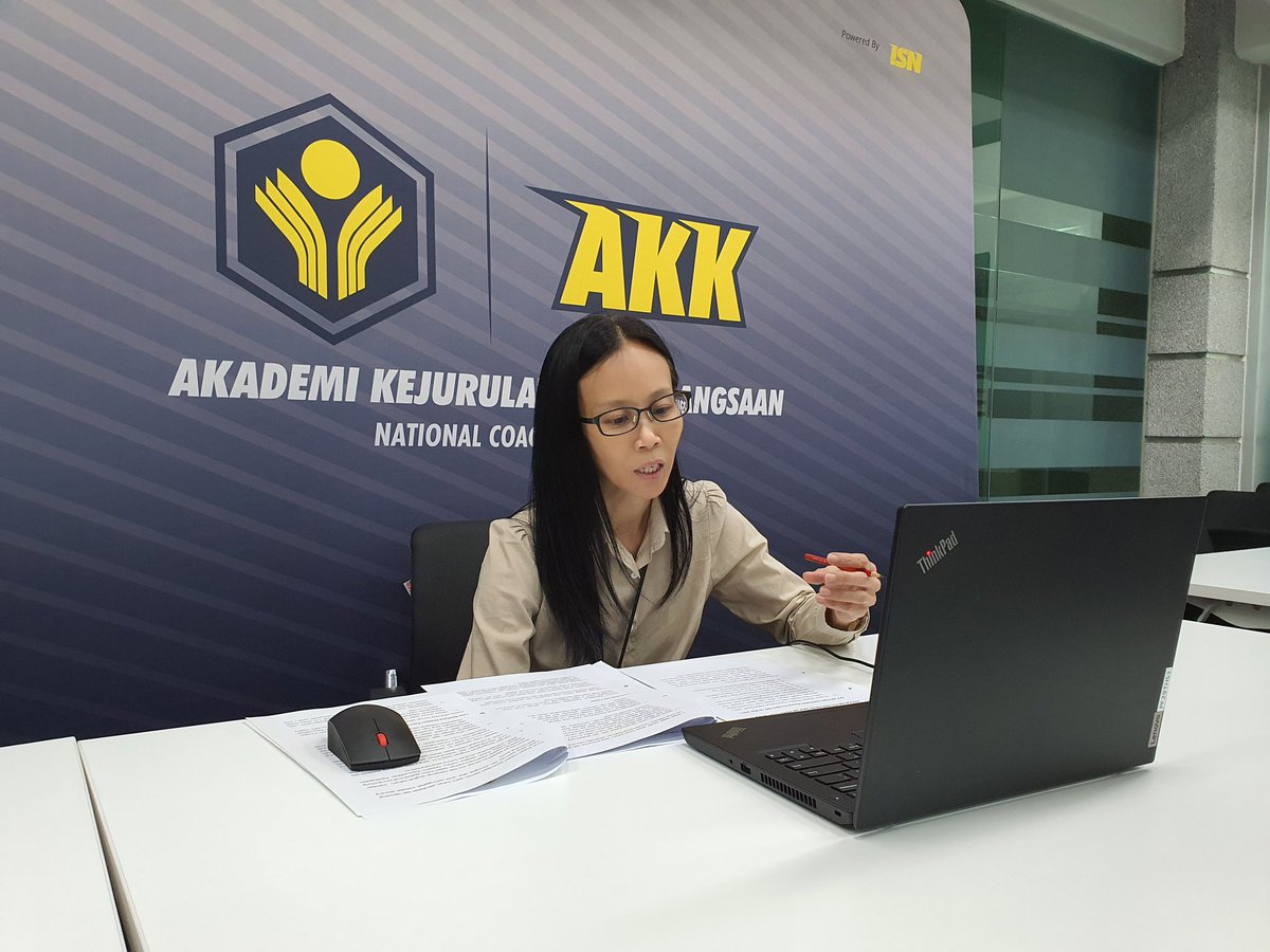 isnmalaysia's tweet photo. Sekitar sesi temu bual bersama Puan Chiang Su Ping, Pengarah Akademi Kejurulatihan Kebangsaan, ISN membincangkan aspirasi #BeyondCoaching di Bernama Radio.

#TeamISN #BeyondPerformance https://t.co/70KnXIANTa