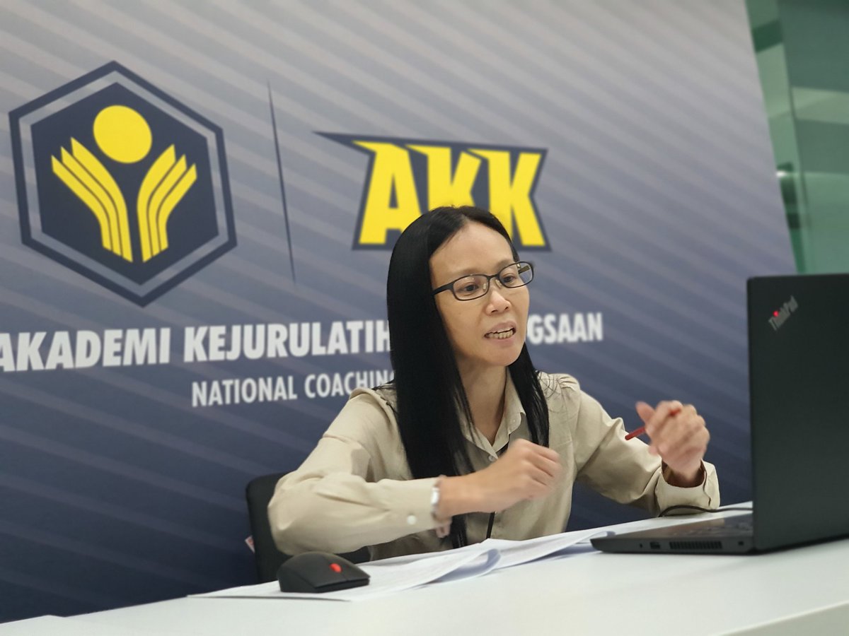 isnmalaysia's tweet photo. Sekitar sesi temu bual bersama Puan Chiang Su Ping, Pengarah Akademi Kejurulatihan Kebangsaan, ISN membincangkan aspirasi #BeyondCoaching di Bernama Radio.

#TeamISN #BeyondPerformance https://t.co/70KnXIANTa