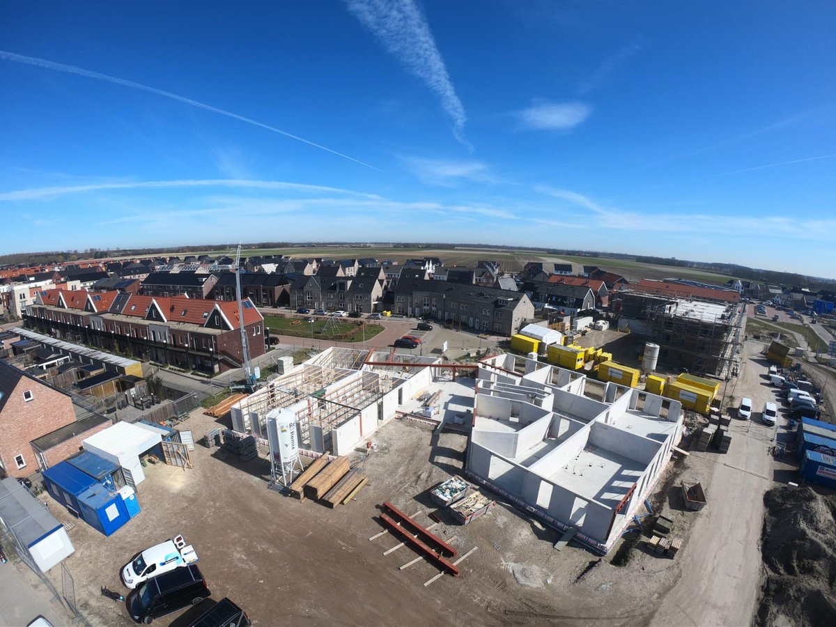 ACUBouw's tweet photo. Even foto van uit de lucht ☁️. Appartement de Kroon https://t.co/FdfZq5vhng