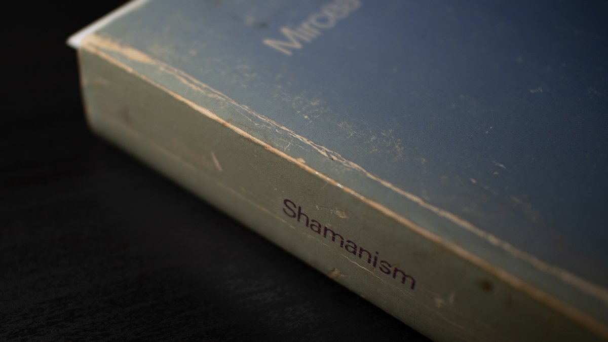 LostKeep's tweet image. took a twitter-free day yesterday… caught up on some reading.  had to feed imagination worms in my brain.  so, spent some time with -

mircea eliade - shamanism
heinrich zimmer - the king and the corpse

#books #checkemout #shamanism #mythology #psychology