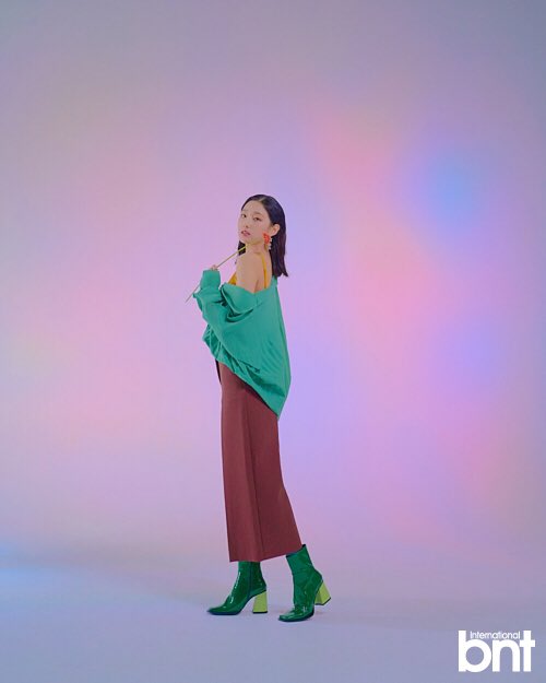 yeinnnnnnnn's tweet photo. COME ONNN BIG BRANDS FOR COSMETICS OR FASHION OR WHATEVER PLS JUST HIRE THIS LADY JUST LOOK AT JEONG YEIN https://t.co/9yELaa7tMZ