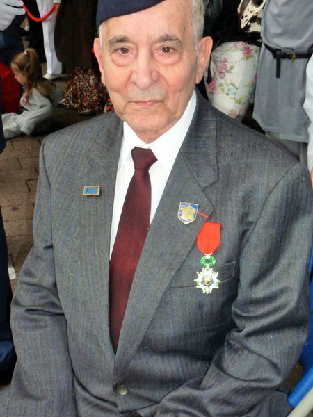 RadicalPast's tweet photo. In Straßburg verstarb heute vor einem Jahr Rafael Gómez Nieto mit 99 Jahren am Coronavirus. Er war der letzte Überlebende von La Nueve, der legendären Resistance-Einheit, die aus spanischen Anarchisten bestand und die an der Befreiung von Paris mitwirkte. https://t.co/9B5UrNvStA