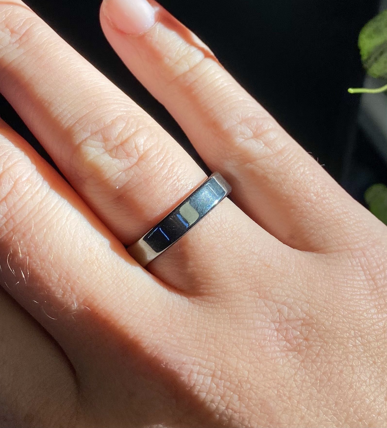 rakil on X My bf got me a hematite ring that breaks when it s absorbed too much negative energy from my life. It only took a month and I need a new