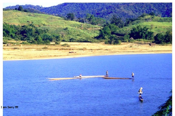 explorelaos tweet media