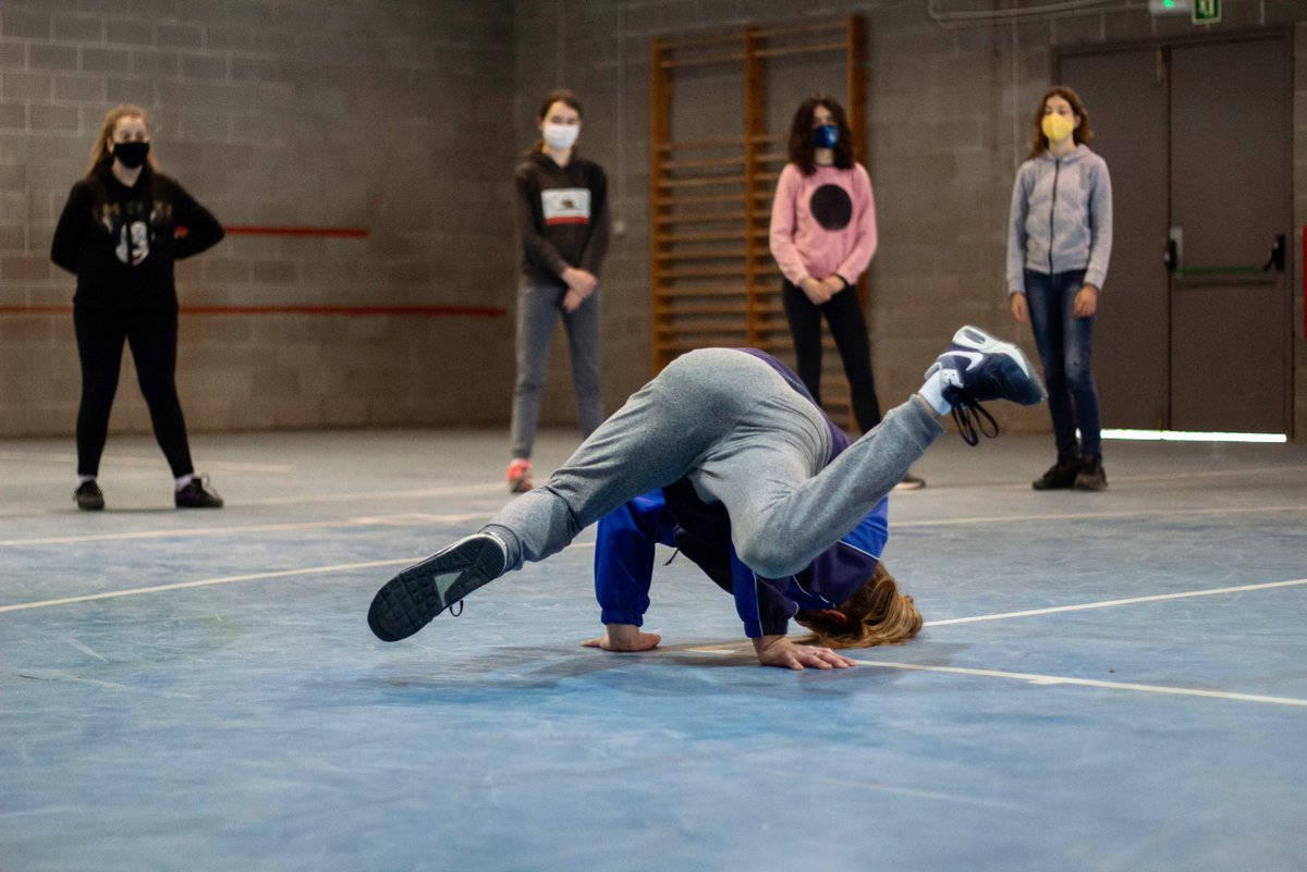 VerSembrant's tweet photo. ‼️Moltes felicitats a tot l’alumnat de 2n per la feina feta i aquí us deixem els 3 videoclips finals. 

#GrowAndFlow #ProjecteTransversal #Rap #Graffiti #Breakdance #HipHopEd https://t.co/ox4gyMwtTm