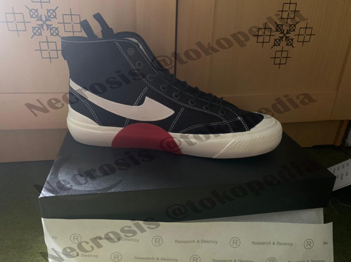 mohammadfajrin's tweet photo. Kak ots @midiahn numpang jualan Compass Proto Hi reissue sz 42 BNIB belum nyentuh tanah sama sekali, belum pernah dicoba juga #jualcompass #compassproto #jualsepatucompass https://t.co/632YIKG66K