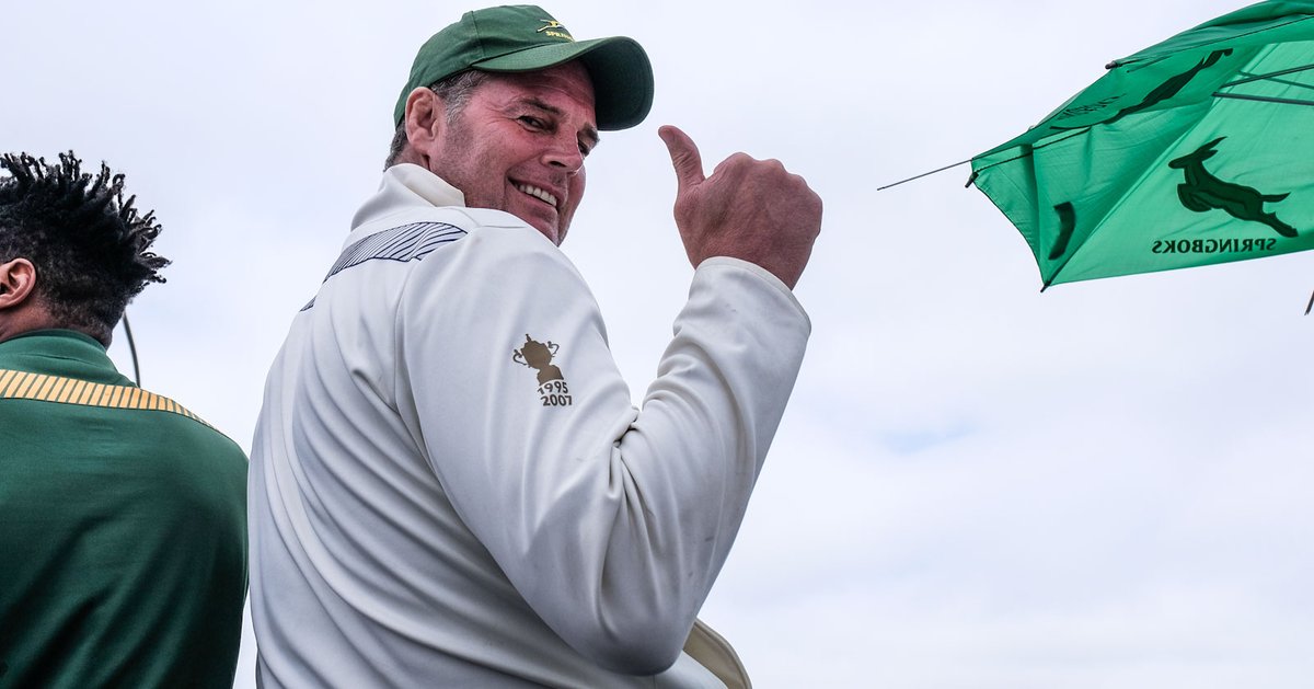 Springboks's tweet image. 👍 SA teams get thumbs up from Rassie Erasmus
🗣️ “They embraced our intention to speed up the game..."
🔥 Less time spent at lineouts, scrums and restarts
🔗 More here: bit.ly/3cEwUmy