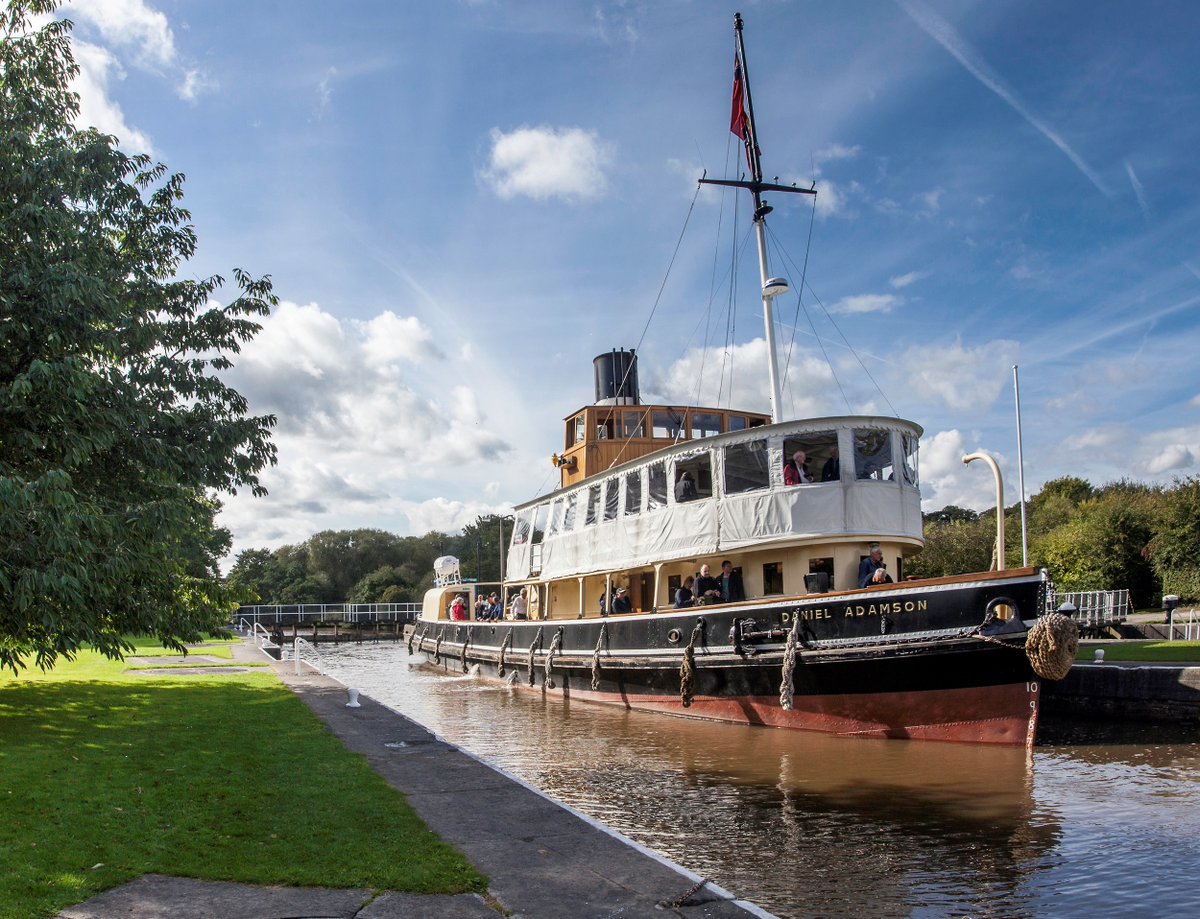 dannyinsteam's tweet photo. Good Morning! Doesnt this nice weather make you feel so much better? A couple of sunny images of yours truly while we finalise our plans for this year. #whenwesailagain #cheshire #steam #heritage #cruising @CanalRiverTrust @CRTBoating @HeritageFundNOR @GoNorthwich @VisitFrodsham https://t.co/L8TjTtCyqZ