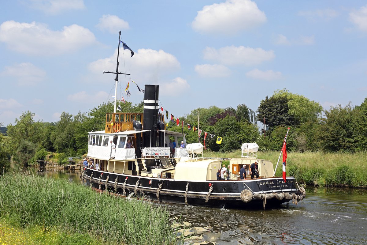 Good Morning! Doesnt this nice weather make you feel so much better? A couple of sunny images of yours truly while we finalise our plans for this year. #whenwesailagain #cheshire #steam #heritage #cruising @CanalRiverTrust @CRTBoating @HeritageFundNOR @GoNorthwich @VisitFrodsham