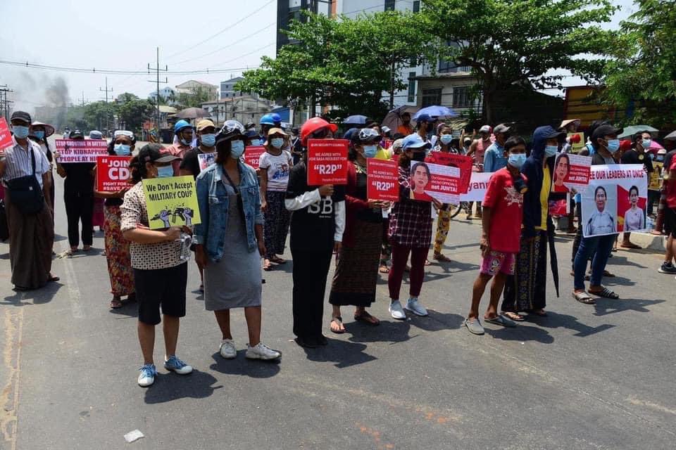 hannayuri_twt's tweet photo. Peaceful Protest against the military dictatorship in insein ,Yangon ! Happening now 🇲🇲 
UNSC ACT NOW 
#Mar31Coup
#WhatsHappeningInMyanmar https://t.co/RCUG7FisqJ