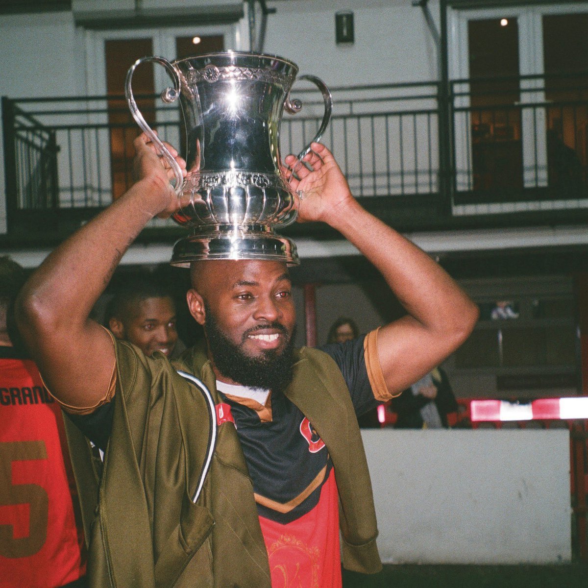 GrassrootsPost's tweet image. ISSUE 2! OUT NOW! FREE!
 
@FA! @chazaustin10! Futsal! Walking Football! TGP Hall of Fame Entry No.1!
 
SirensFC! @GSC_Football! @PeckhamTownFC!

Read for FREE, here: ow.ly/fsPn50EcQz5 or pick up a copy soon in 60 grassroots football venues...