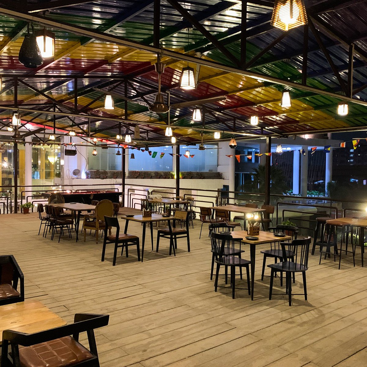 TheSolitaireDDN's tweet photo. Feel the cool breeze embrace you while you enjoy an evening of laughter and good food!
For any information, you can call us at +91-8650002063, +91-8650002072
https://t.co/Bnk1OcfTjD
.

#besthotel #hospitality #hotel #luxuryhotel
#dehradun_diaries #dehradunlove #food #comfort https://t.co/baZ8ZO1sSO