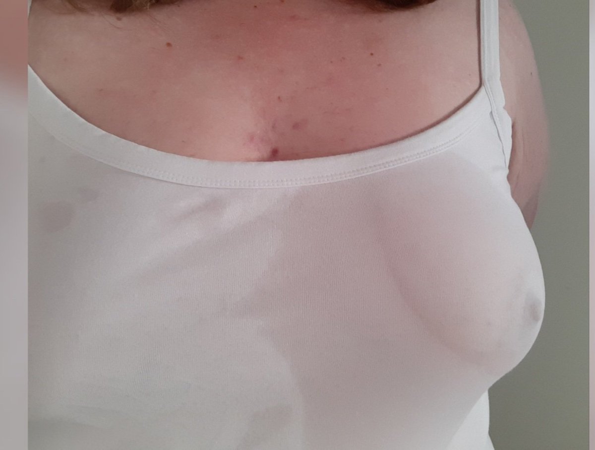 etjulsche's tweet photo. Falls sich jemand fragt was passiert, wenn ich kurz vor dem Onlineseminar die Blumen gießen will https://t.co/hxnAHzeSsV