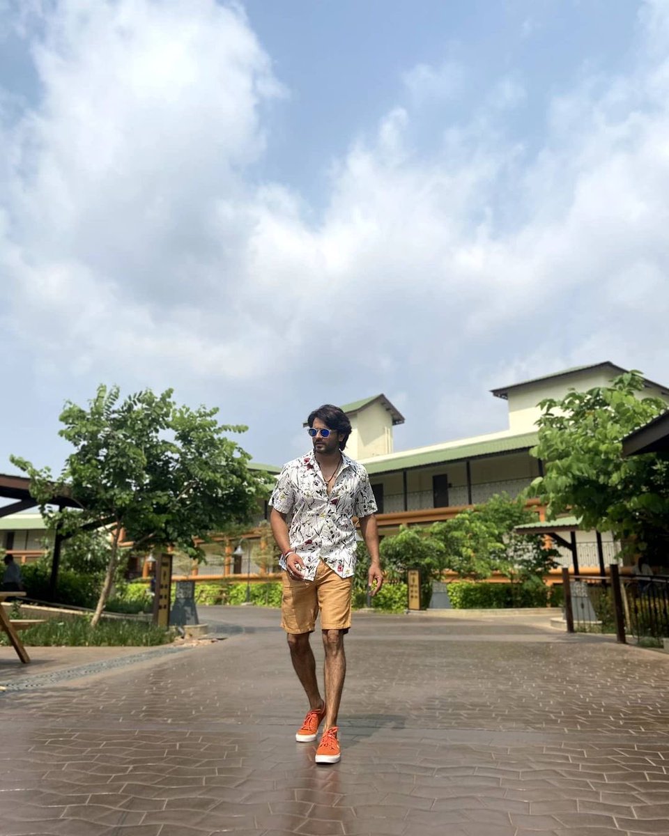 AshishAdmirers's tweet photo. ++ @ArchanaTaide @ashish30sharma 
@GoaTimesTOI This time around,they have ditched the regular popular places of Goa and decided to stay towards the village side of Goa,so that they can explore the village life and food. #AshishSharma #ArchanaTaide #Goa #TripToGoa The originals 👇 https://t.co/IhNGJ3UDEP